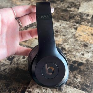 BEATS WIRELESS SOLO 3 HEADSET